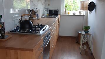 Kühlschrank, Ofen, Herdplatte, Geschirrspüler