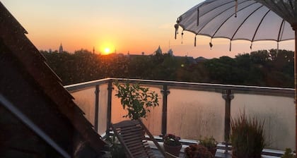 Apartment 'Ruhe Über Den Dächern Hannovers' with Private Terrace, Balcony and Wi-Fi