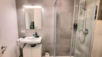 Shower, free toiletries, hair dryer, towels