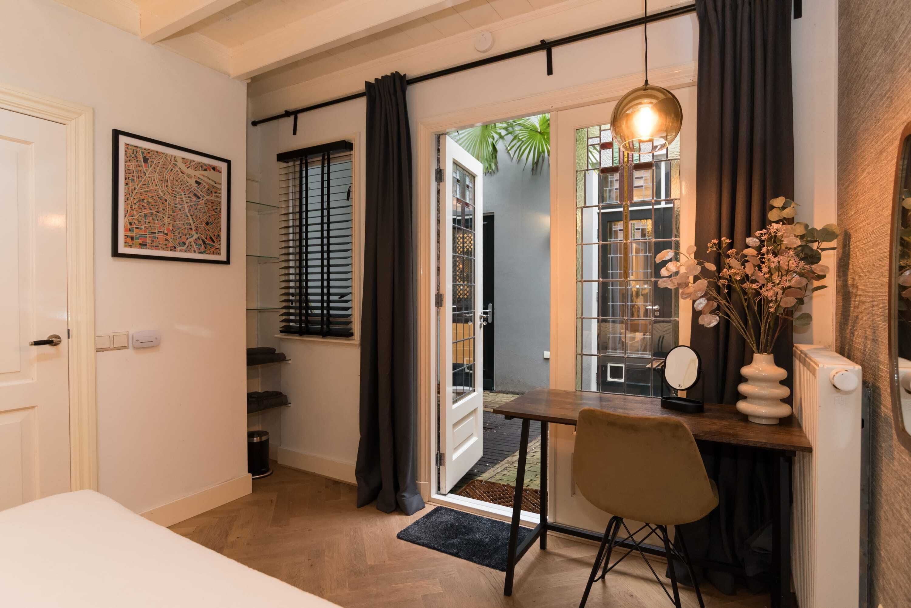 1 bedroom, desk, WiFi, bed sheets