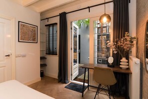 1 Schlafzimmer, Schreibtisch, WLAN, Bettwäsche