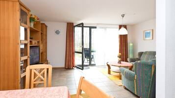 Televisio, pöytätennispöytä, stereot