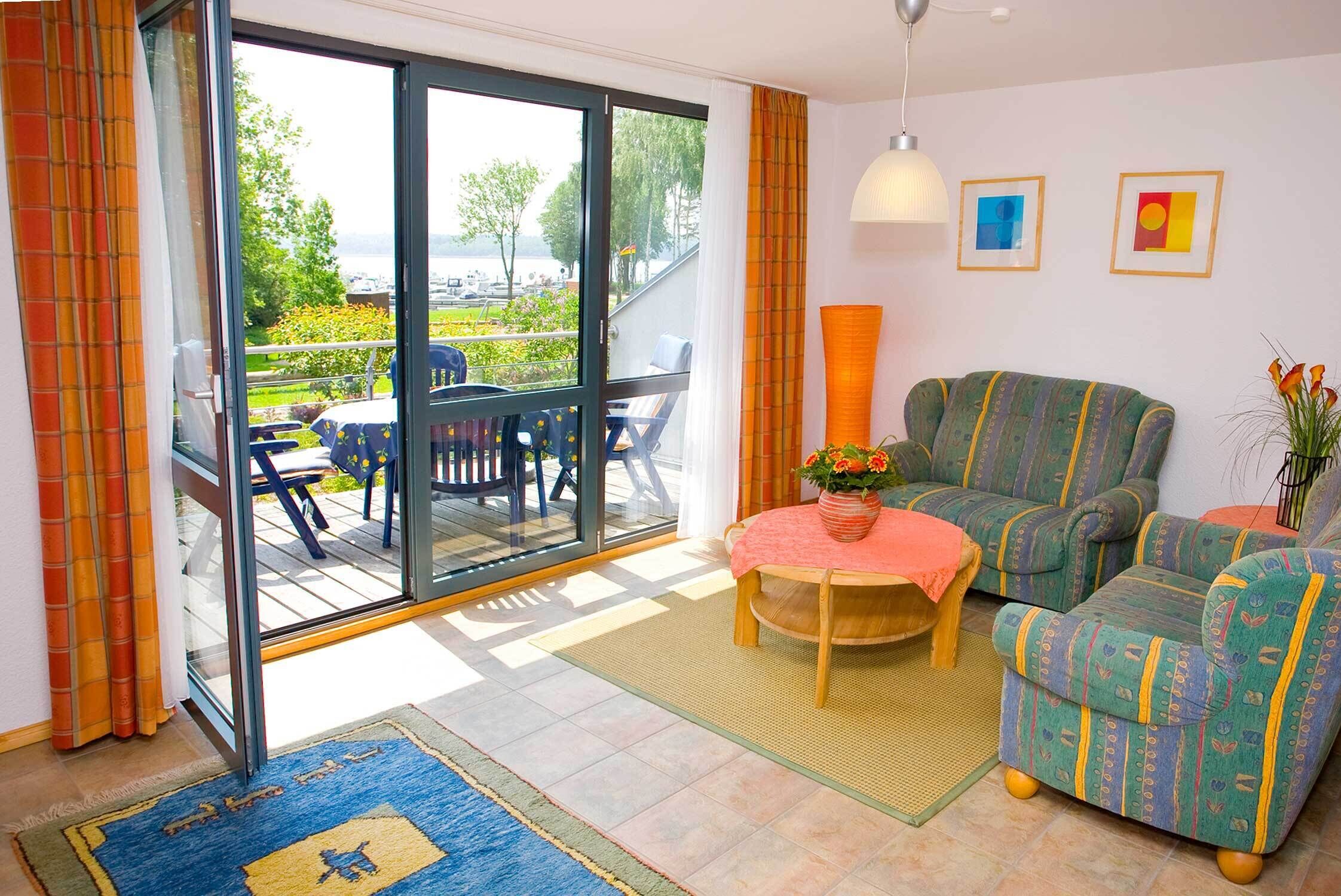 Fernseher, Tischtennisplatte, Stereoanlage