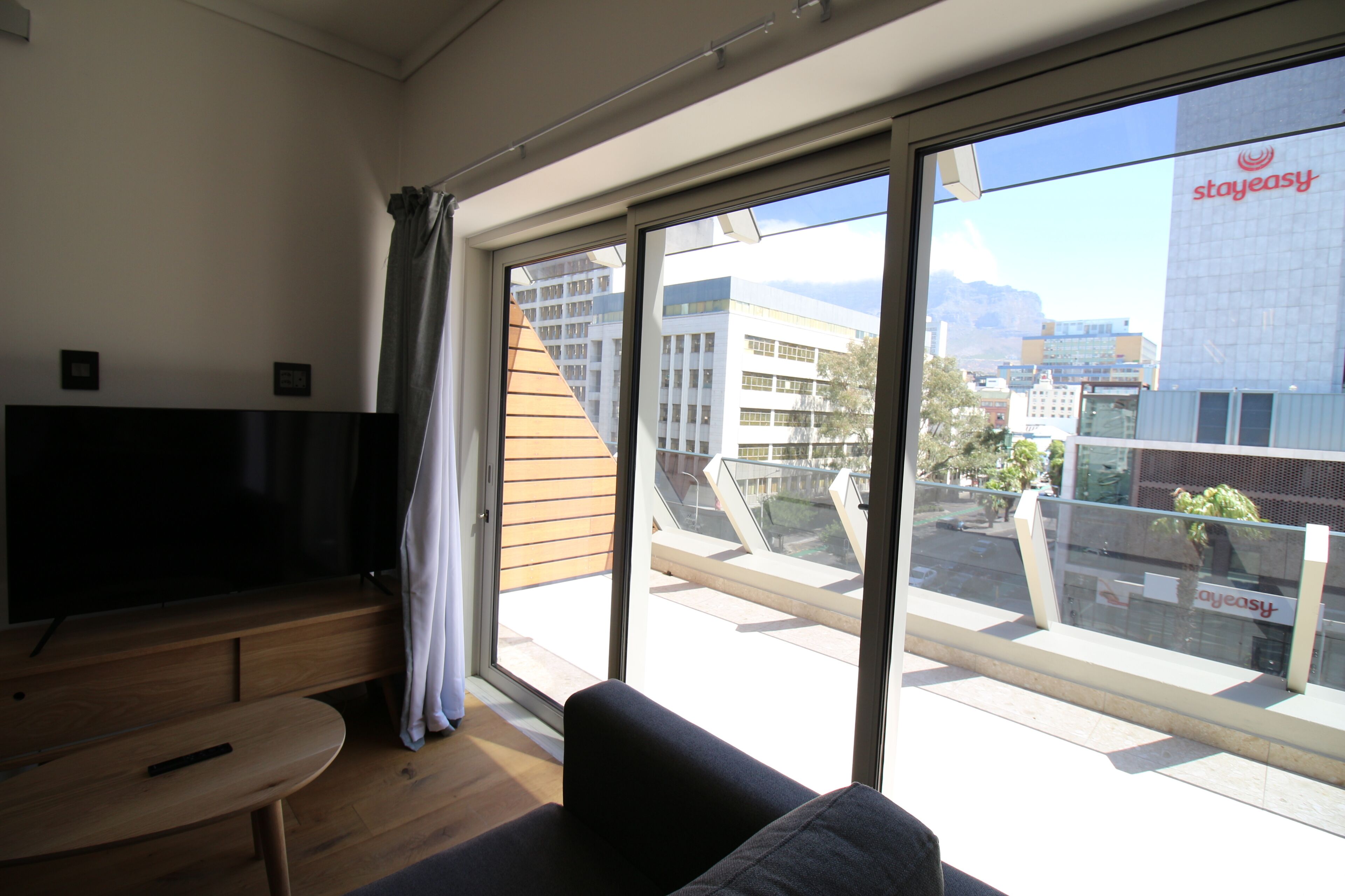 Studio, 1 Bedroom, City View | Living room