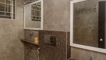Studio | Bathroom