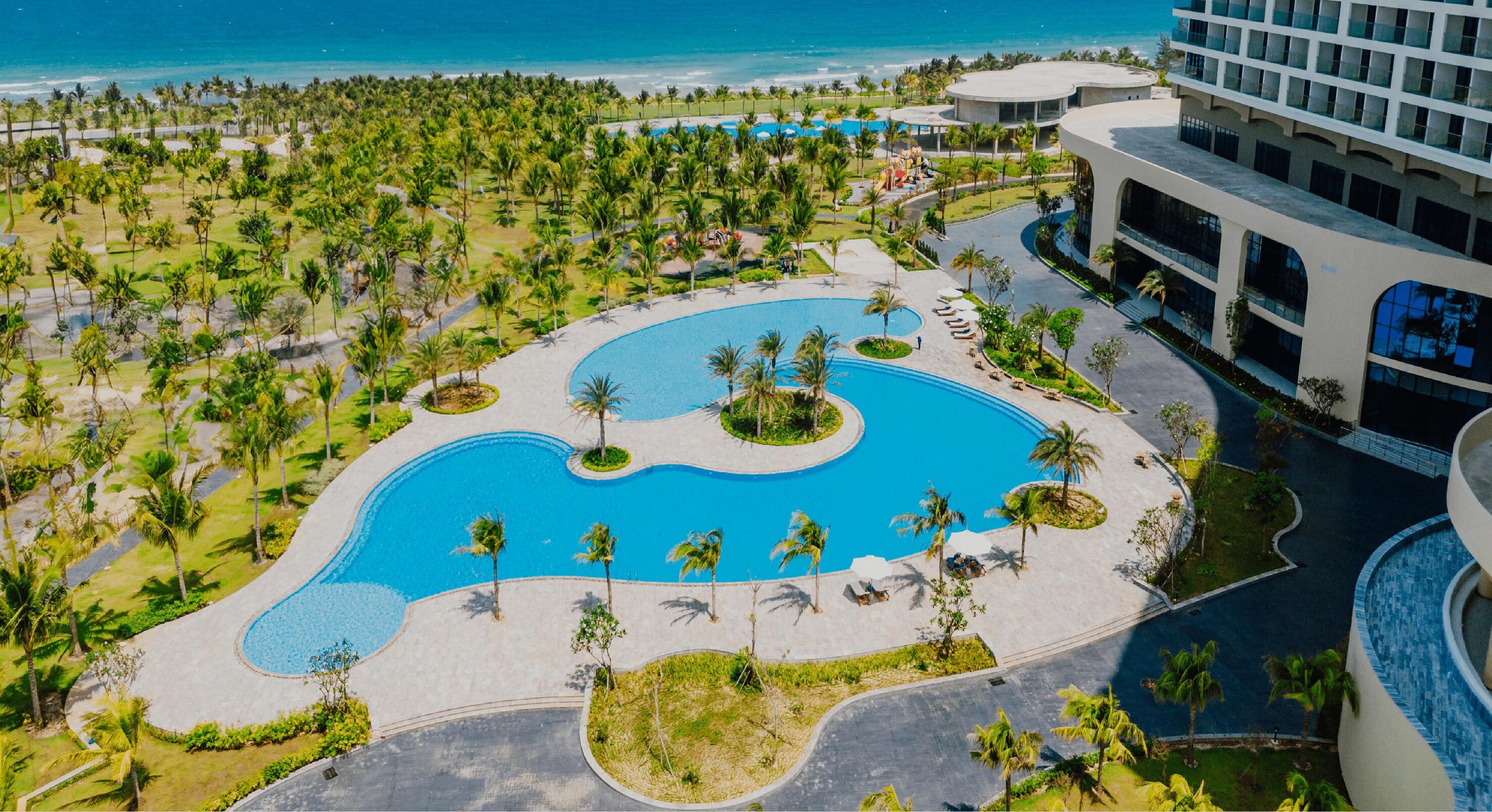 2 piscinas al aire libre, guardavidas en la propiedad
