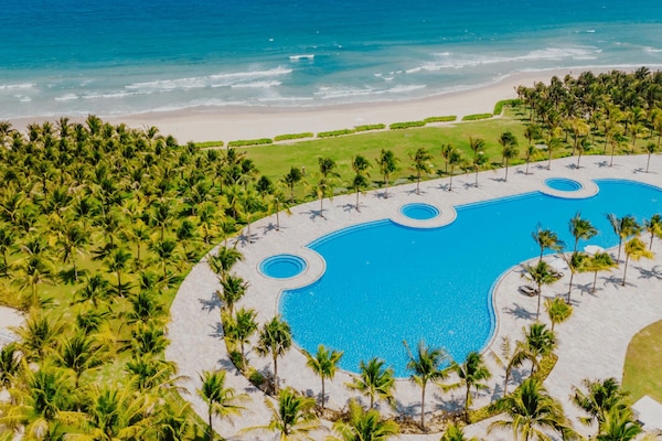 Private beach, white sand, sun-loungers, beach umbrellas