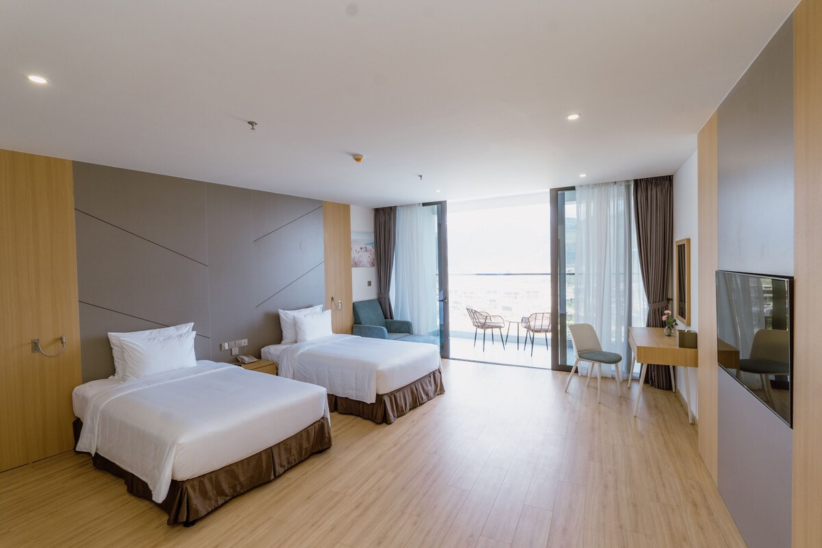 Phòng 2 giường đơn Senior, quang cảnh biển | Bộ đồ giường cao cấp, minibar với thức ăn, đồ uống miễn phí 