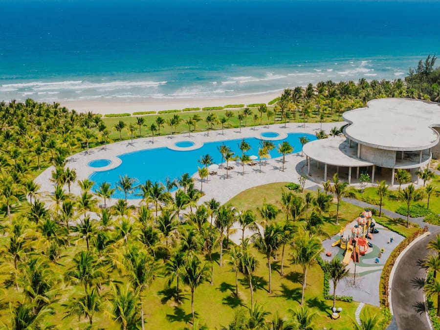 2 utendørsbassenger og badevakt