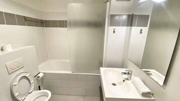 Shower, hair dryer, towels, shampoo