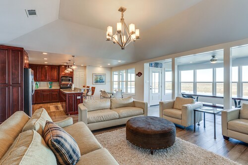 Waterfront NOLA Gem w/ Boat Dock & Lift