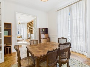 Dining - Le Bourgeois avec balcon, idéalement situé (Cannes)