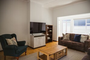 Living area - Beachside Cottage (Cape Town)