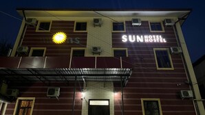 A building with a sign reading "SUN HOTEL HOSTEL" and multiple air conditioning units. - Sun Hotel Hostel (Tashkent)