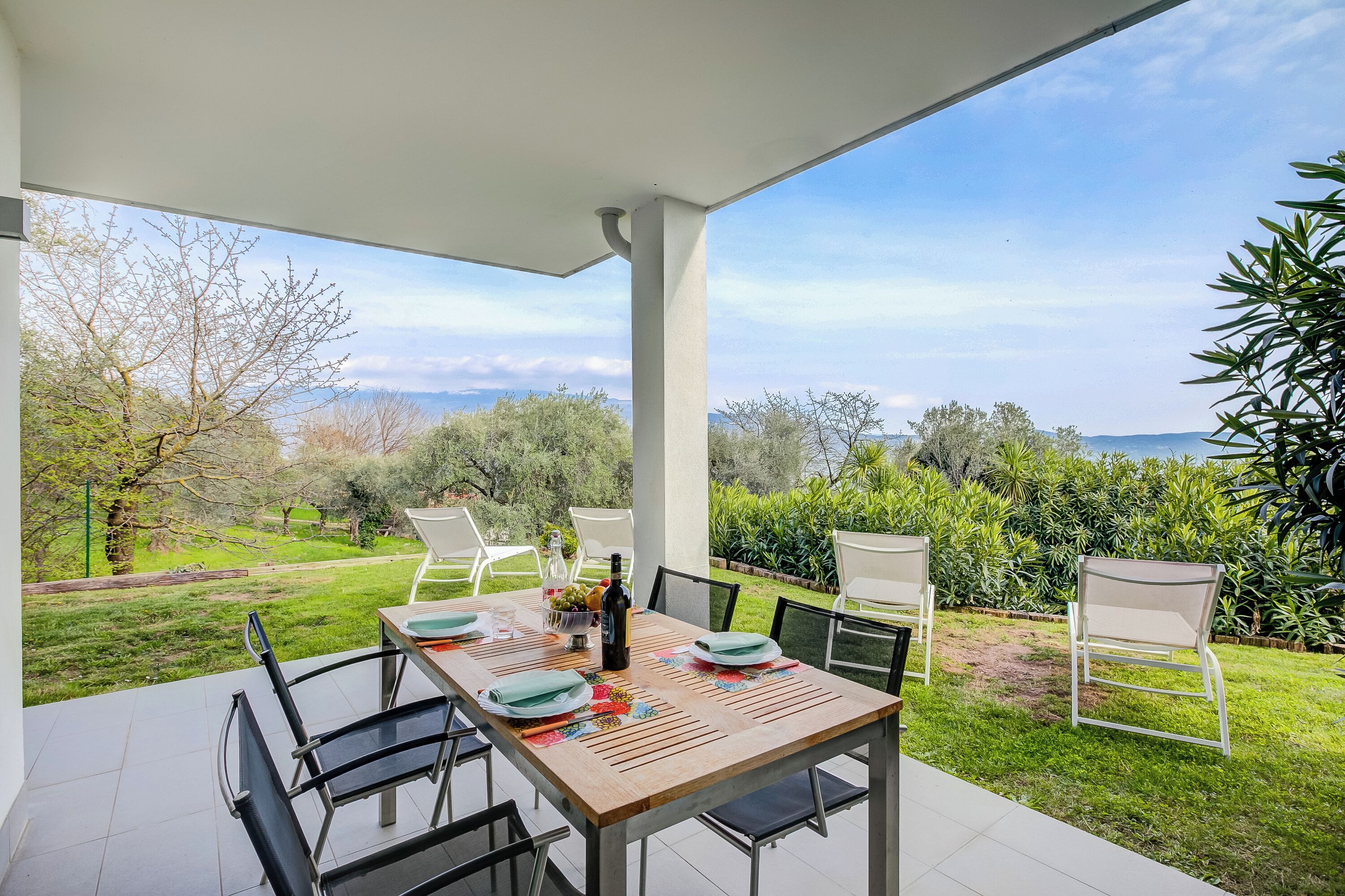 Familjelägenhet - flera sovrum (Casa Oleandri Shared Pool & Lake View) | Restaurang utomhus