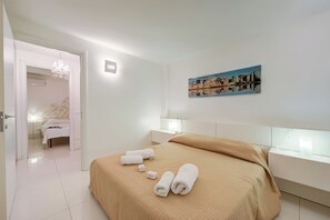 Familjelägenhet - flera sovrum (Casa Oleandri Shared Pool & Lake View) | 2 sovrum, gratis wi-fi och sängkläder