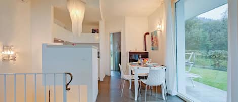 Family Apartment, Multiple Bedrooms (Casa Oleandri Shared Pool & Lake View) | Dining