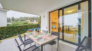 Khu ẩm thực ngoài trời