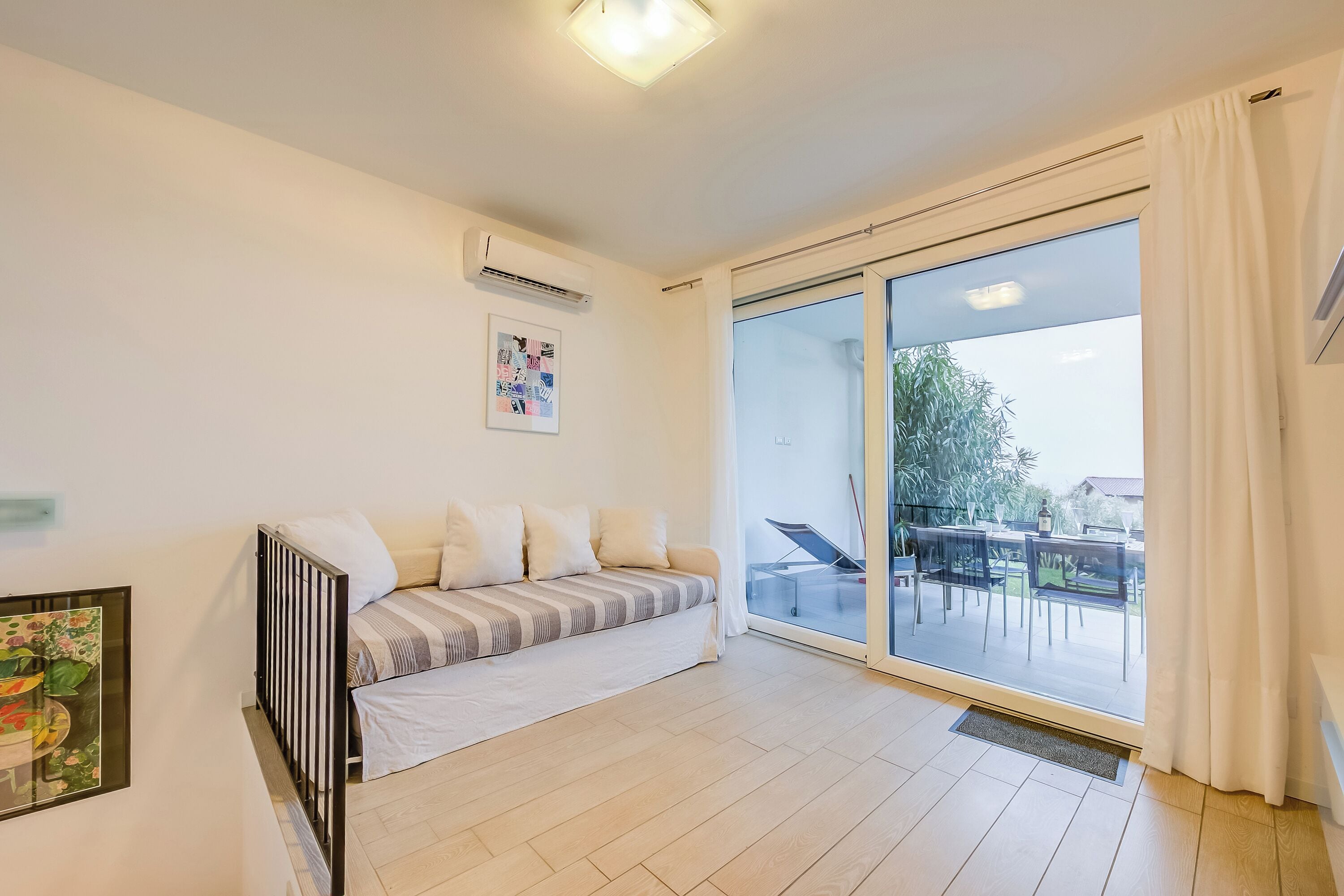 Familieleilighet, flere soverom (Casa Bougainville Shared Pool &) | Oppholdsområde | En 21-tommers Flatskjerm-TV med kabel-kanaler