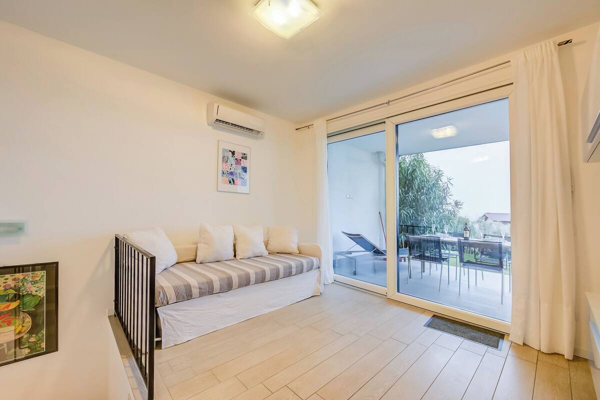 Familieleilighet, flere soverom (Casa Bougainville Shared Pool &) | Oppholdsområde | En 21-tommers Flatskjerm-TV med kabel-kanaler