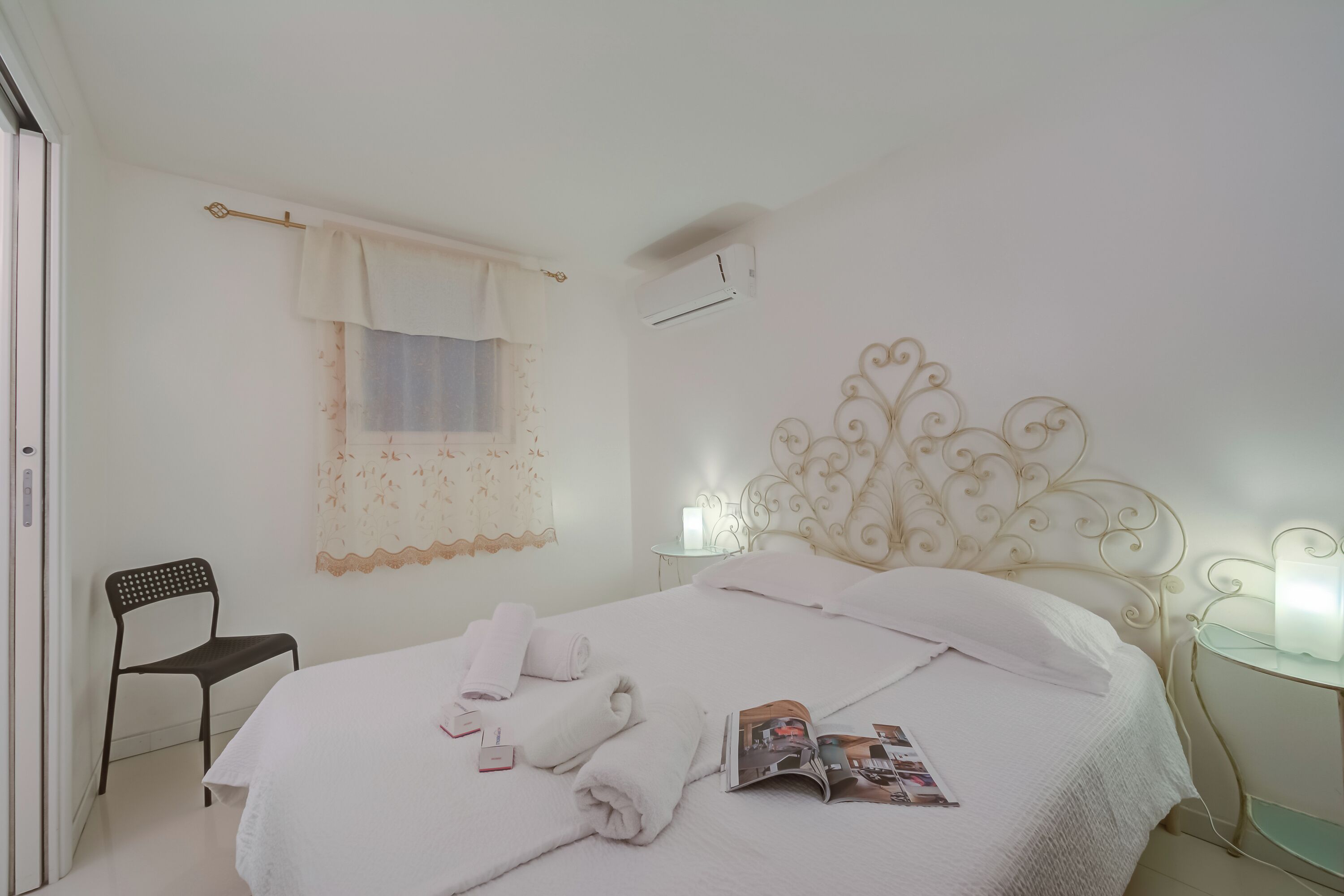 Familieleilighet, flere soverom (Casa Oleandri Shared Pool & Lake View) | 2 soverom, wi-fi (inkludert) og sengetøy