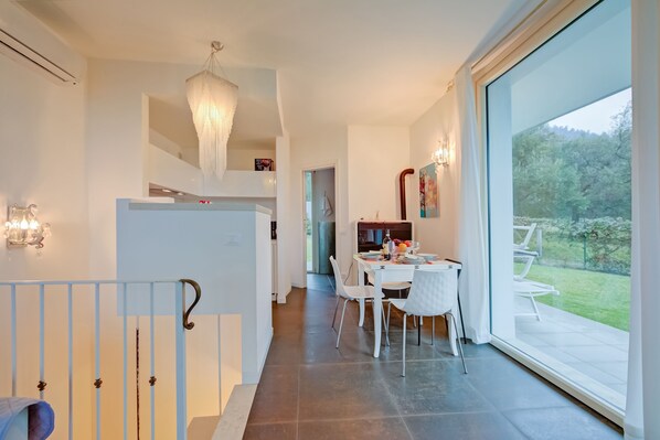 Dining - Casa Oleandri Shared Pool And Lake View (Toscolano Maderno)