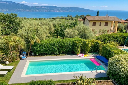 Casa Oleandri Shared Pool And Lake View