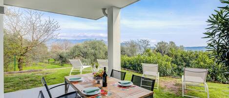 Family Apartment, Multiple Bedrooms (Casa Oleandri Shared Pool & Lake View) | Outdoor dining