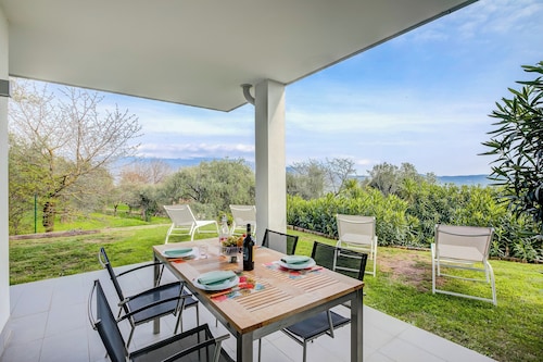 Casa Oleandri Shared Pool And Lake View