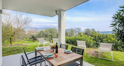 Casa Oleandri Shared Pool And Lake View