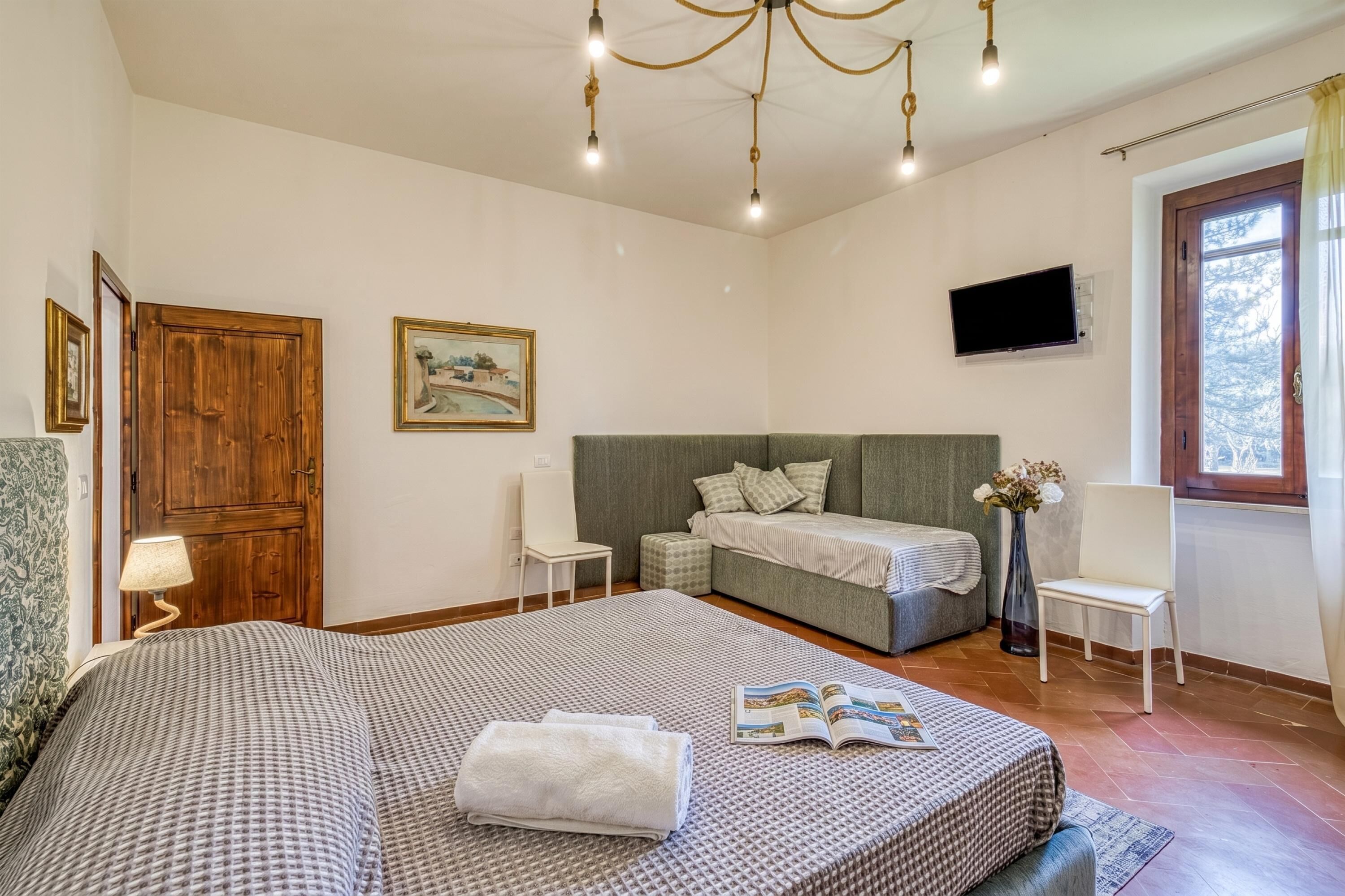 Appartement Familial, plusieurs chambres, 2 salles de bains (Quercia 1 - Relax in Tuscany) | 2 chambres, fer et planche à repasser, Wi-Fi gratuit, draps fournis