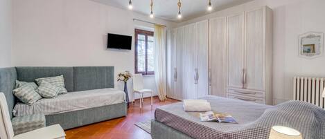 Departamento familiar, varias habitaciones, 2 baños (Quercia 1 - Relax in Tuscany) | 2 habitaciones, tabla de planchar con plancha y wifi gratis