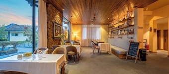 Guilin Village Creek Inn