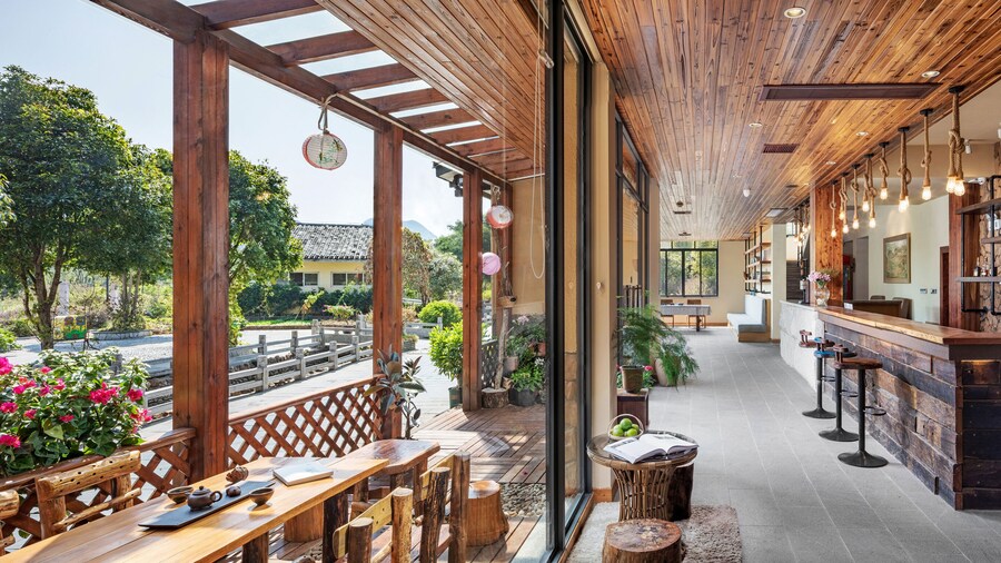 Guilin Village Creek Inn