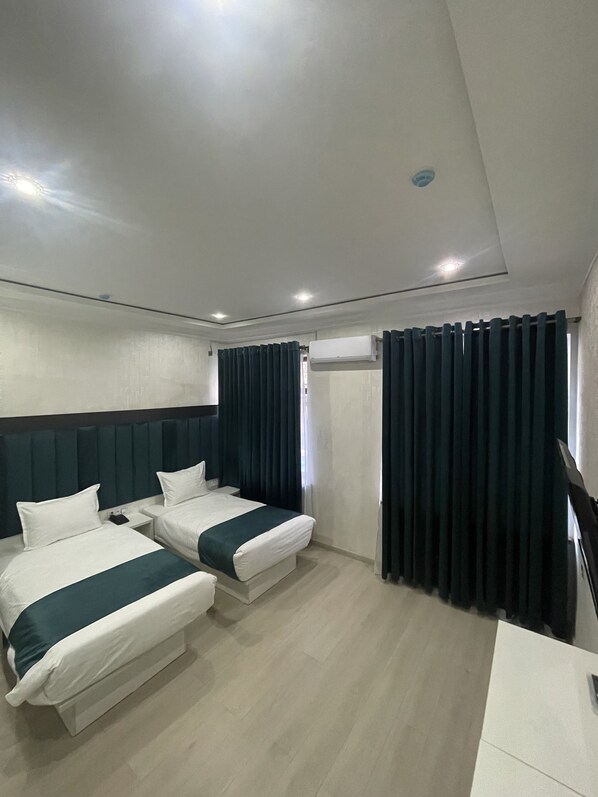 Superior Twin Room | Desk, laptop workspace, soundproofing, free WiFi - Loft Hotel (Tashkent)