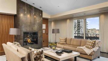 Smart TV, fireplace, books, offices