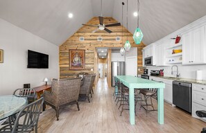 Dining - Waterfront Escape w/ Views | Shared Pool & Boat Dock | Orange Crush by AvantStay (Corpus Christi)