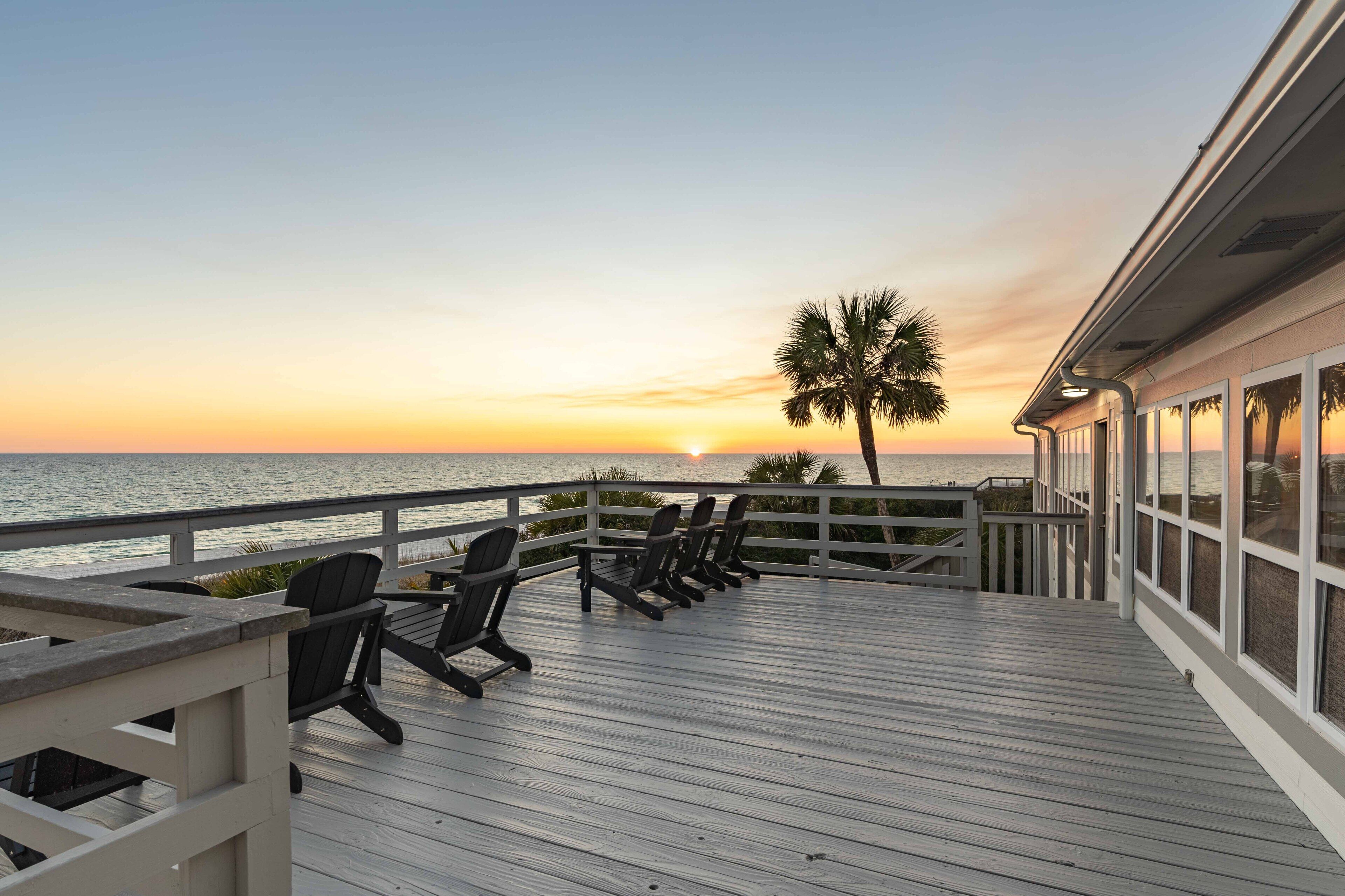 Gulf front, walk to Rosemary Beach, 5BR, gazebo | Paradise on Park by AvantStay