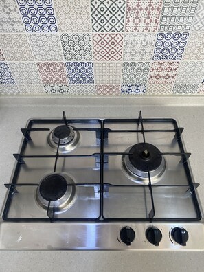 Premier House (non-Korean nationals only) | 私人厨房 | 冰箱、微波炉、炉灶、清洁用品