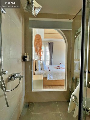 Dusche, Hydromassagedusche, Designer-Toilettenartikel, Haartrockner