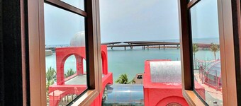 HANZ Lagoon Sunset Boutique Hotel