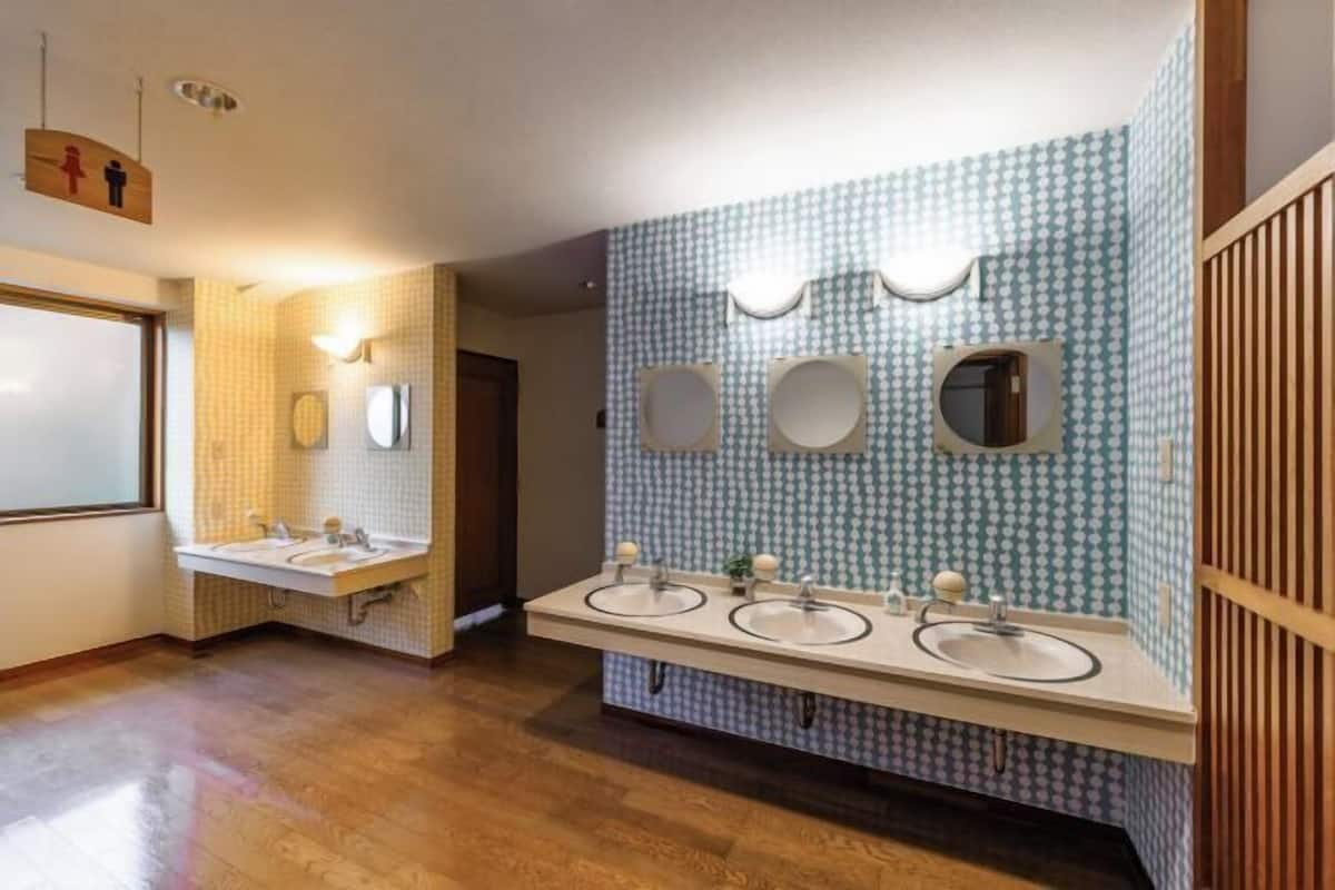Baño | Bañera y ducha independientes y bañera de agua termal