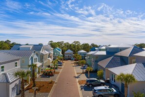 Parking - New Beautiful Beach Home | Minutes to Beach | Community Pool | Large screened-in patio | Sleeps 12 (Santa Rosa Beach)