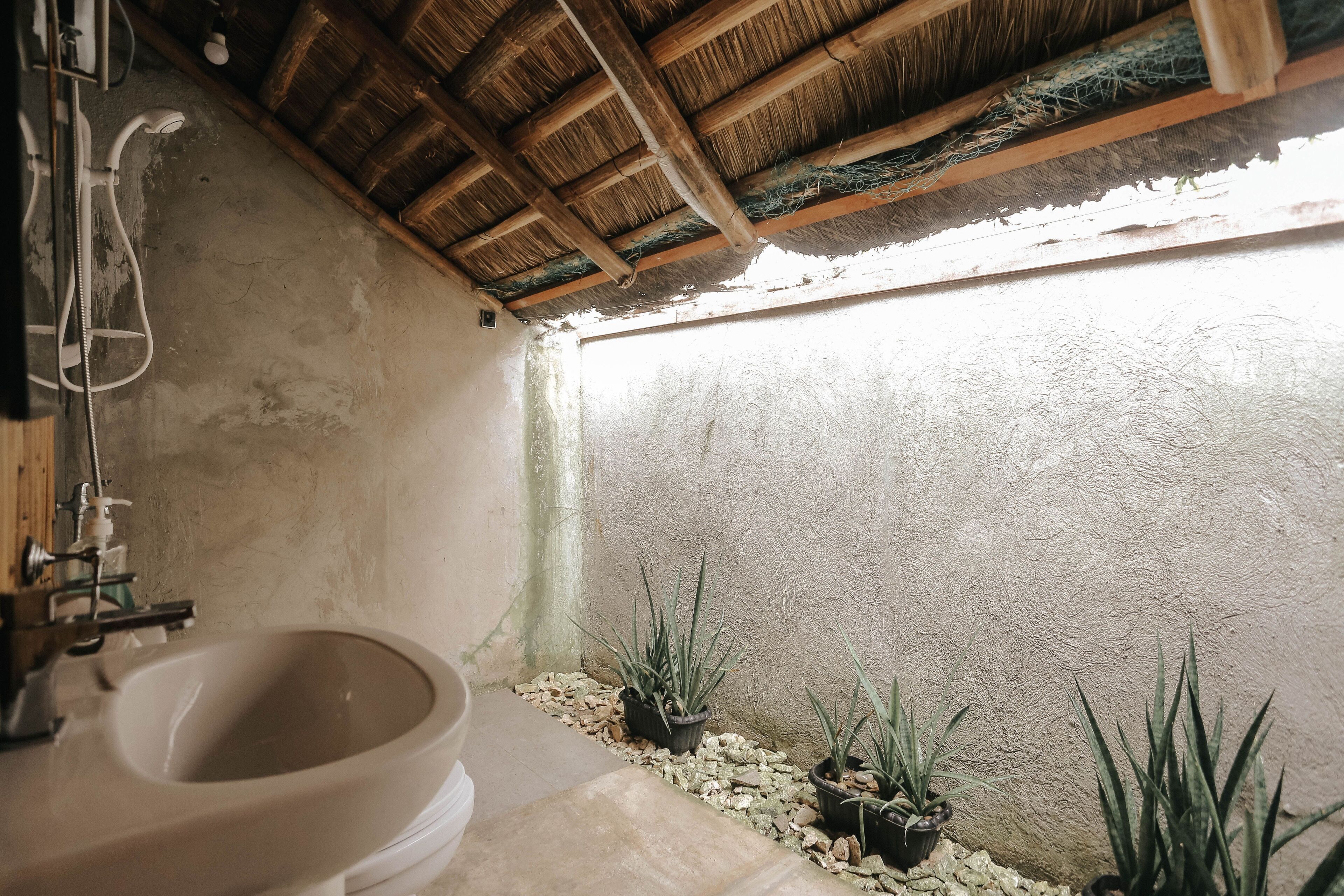 Twin Room | Bathroom