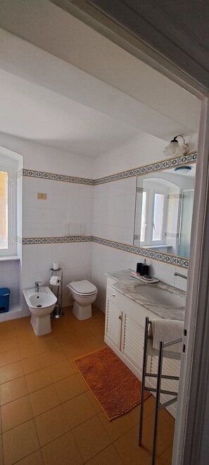 Free toiletries, hair dryer, bathrobes, bidet - In the Piazzetta in Nervi (Genova)