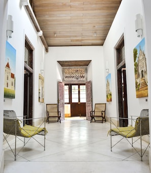 Interior entrance - 32 Middle Street (Galle)