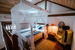 Biệt thự có thiết kế đặc sắc, 3 phòng ngủ | 3 phòng ngủ, bàn, bàn ủi/dụng cụ ủi quần áo