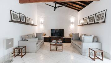 Design Villa, 3 Bedrooms | Living area | DVD player