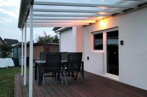 Outdoor dining - Oasis Comfortable holiday residence (Südbrookmerland\/Bedekaspel)