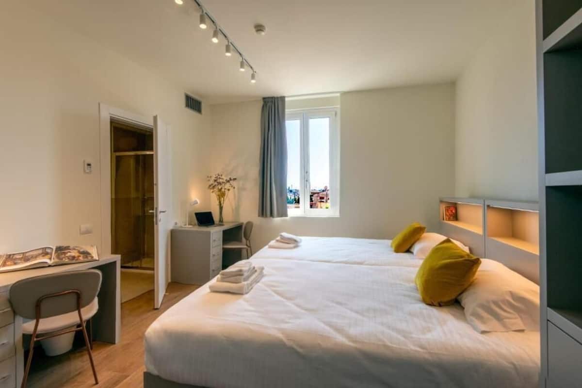 Camera Deluxe | 1 camera, minibar, una cassaforte in camera, una scrivania